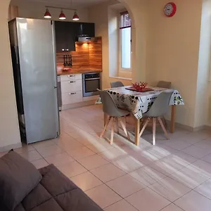 Appartement Le Cernuschi Rdc, Menton