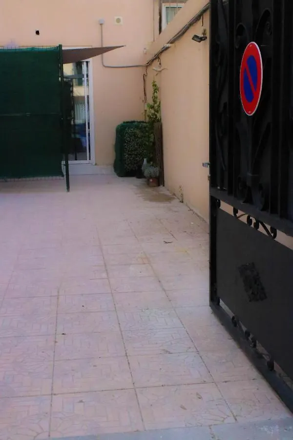 Studio Cosy, Grand Spa Privatif Et Parking Privee Centre Ville Menton 0*,  France